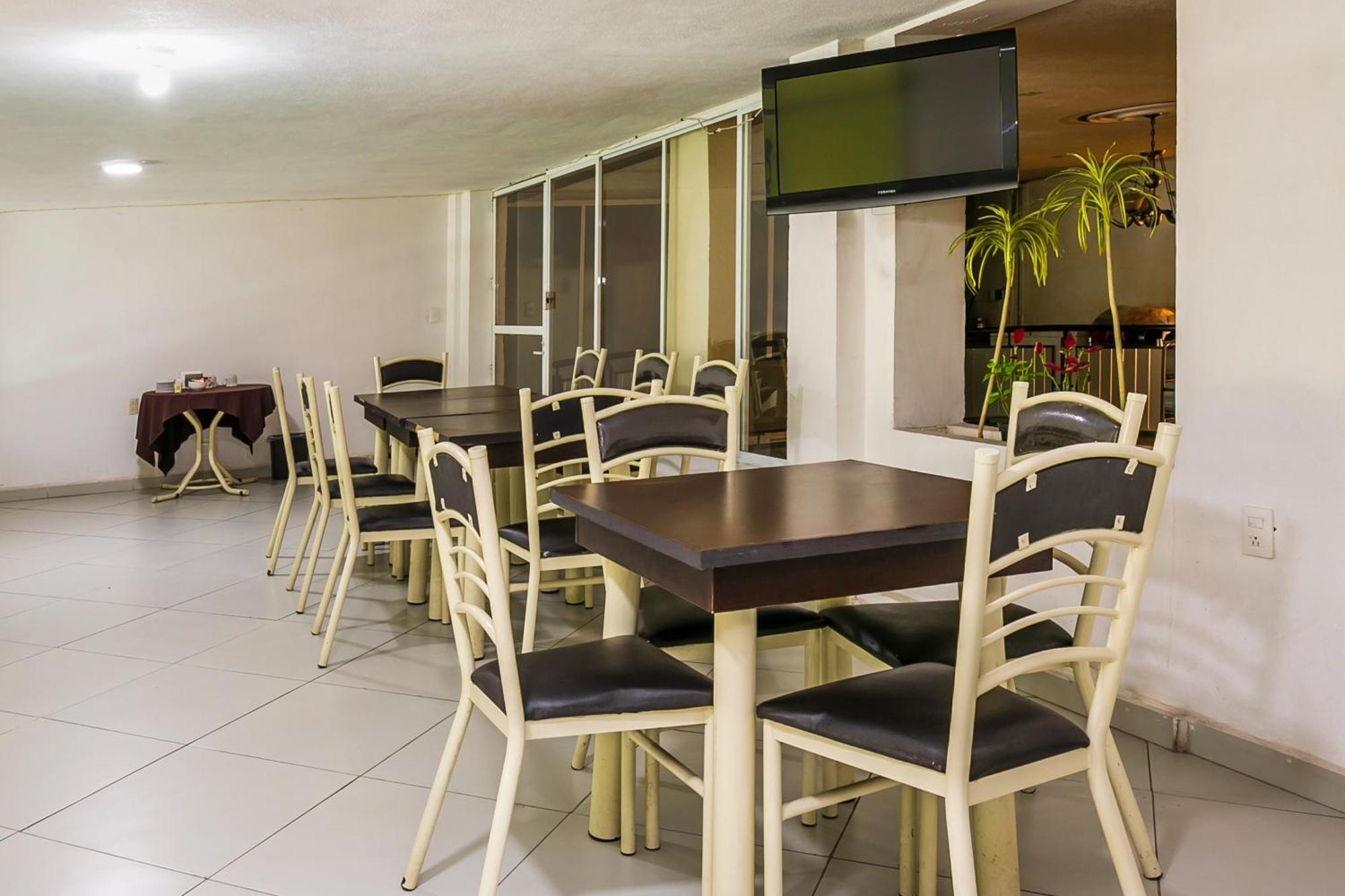 Capital O Hotel Victoria Morelia Exterior photo